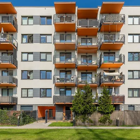 Daire Symboliczna With Balcony & Parking By Renters *