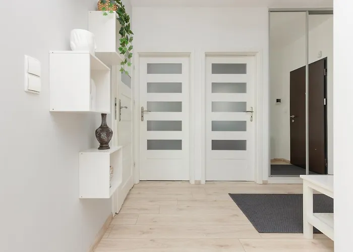 Symboliczna With Balcony & Parking By Renters