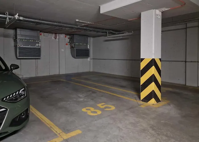 Symboliczna With Balcony & Parking By Renters * Varşova