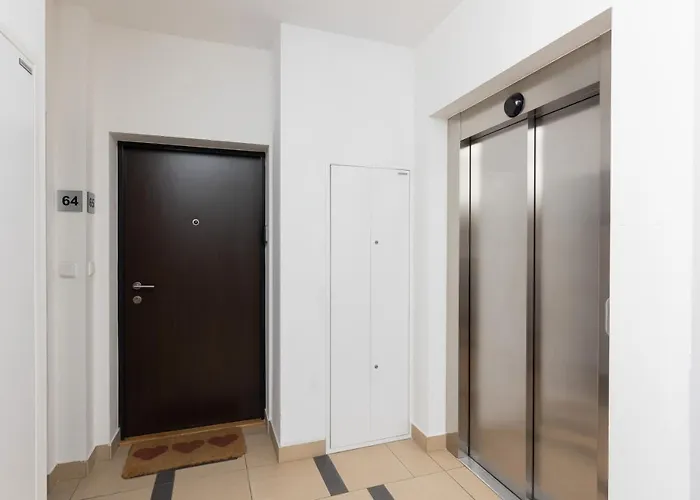 Daire Symboliczna With Balcony & Parking By Renters Varşova