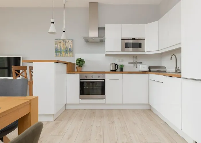 Daire Symboliczna With Balcony & Parking By Renters Varşova