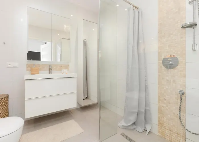 Symboliczna With Balcony & Parking By Renters Daire Varşova