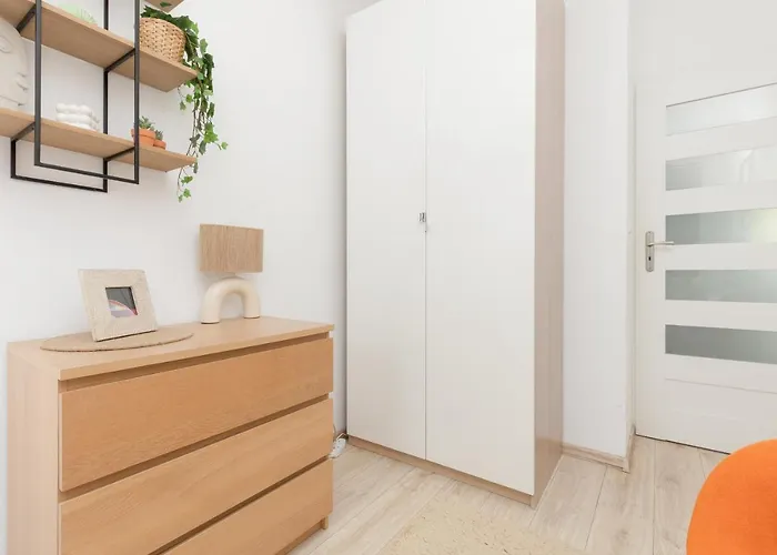 Symboliczna With Balcony & Parking By Renters Daire