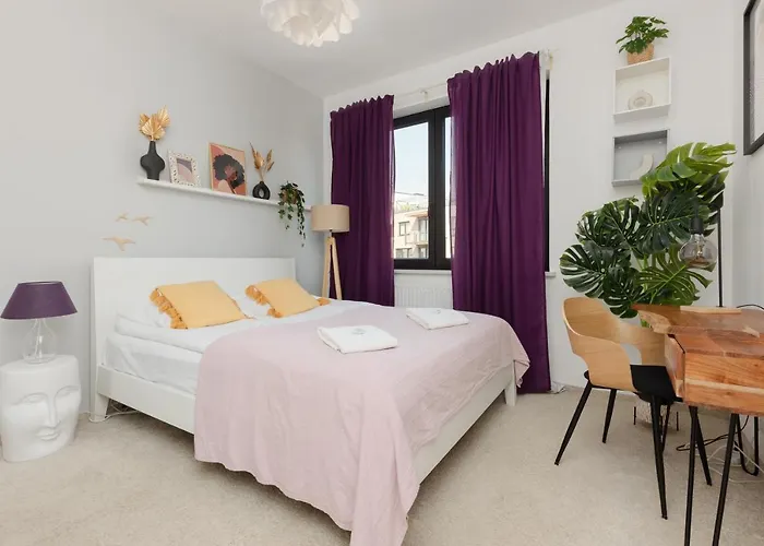 Daire Symboliczna With Balcony & Parking By Renters Varşova