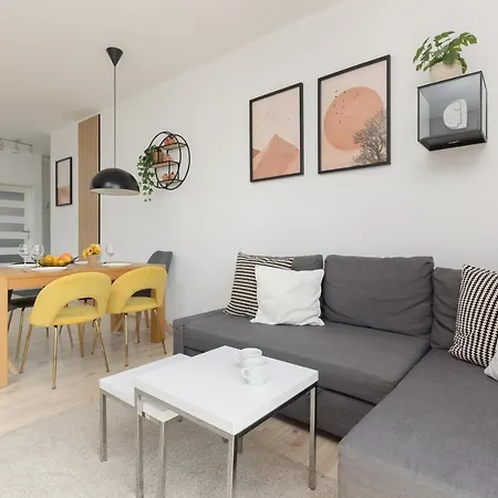 Symboliczna With Balcony & Parking By Renters *