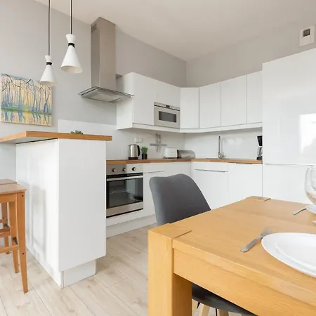 Symboliczna With Balcony & Parking By Renters * Varsovia