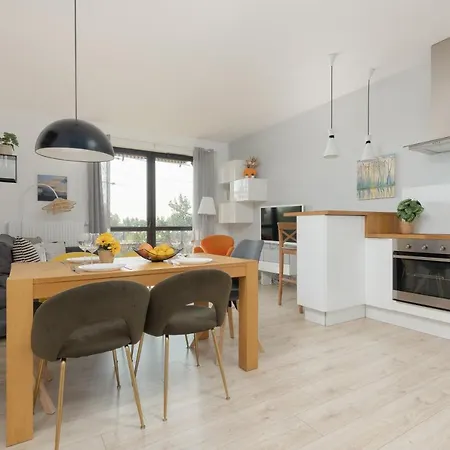 Symboliczna With Balcony & Parking By Renters * Varsovia