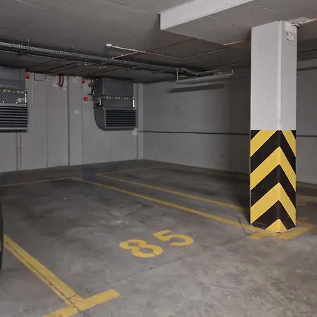 Symboliczna With Balcony & Parking By Renters * 华沙