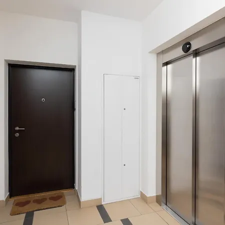 Apartamento Symboliczna With Balcony & Parking By Renters Varsovia