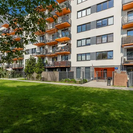Symboliczna With Balcony & Parking By Renters * 华沙