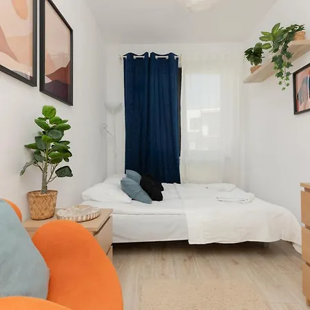 Symboliczna With Balcony & Parking By Renters * Varsovia