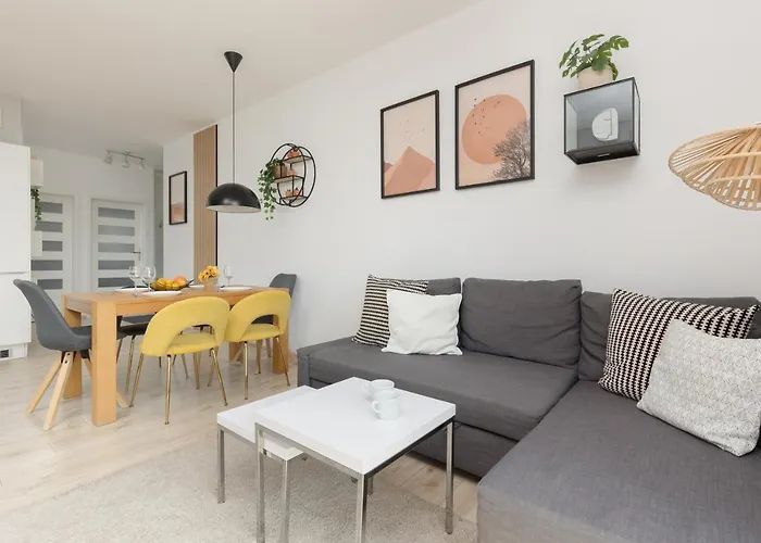 Symboliczna With Balcony & Parking By Renters *