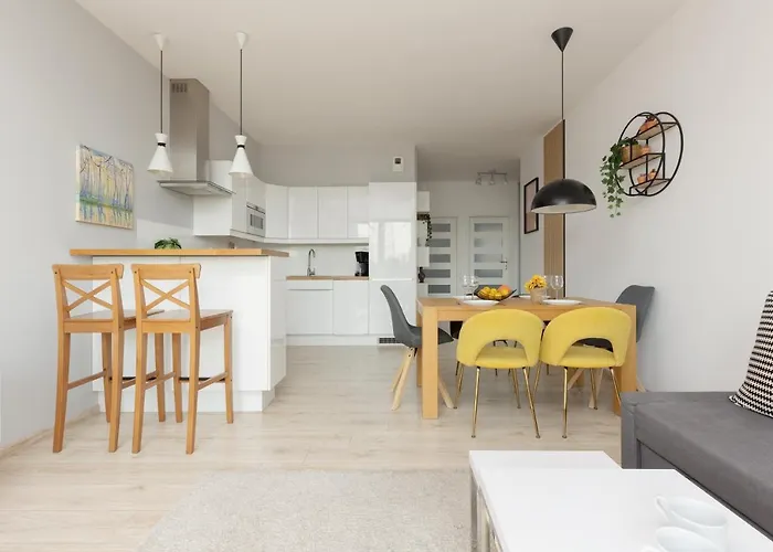 아파트 Symboliczna With Balcony & Parking By Renters *