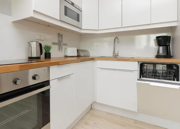 Symboliczna With Balcony & Parking By Renters *