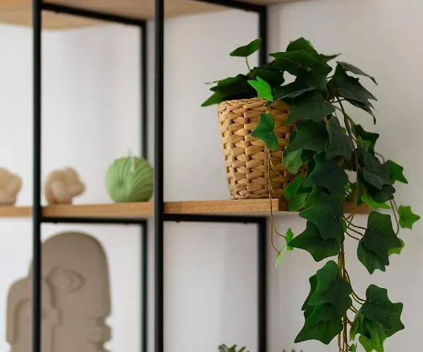 Symboliczna With Balcony & Parking By Renters 아파트 *