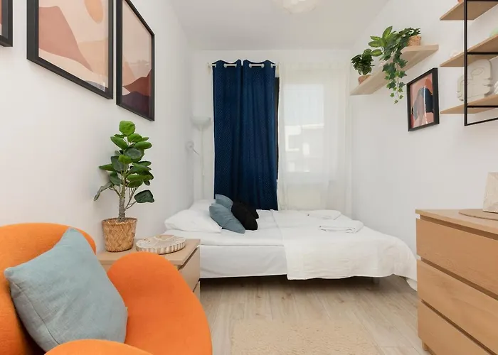 Symboliczna With Balcony & Parking By Renters * 바르샤바