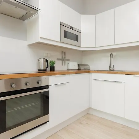Symboliczna With Balcony & Parking By Renters * Varsovia
