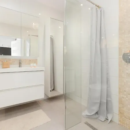 Symboliczna With Balcony & Parking By Renters Apartamento Varsovia