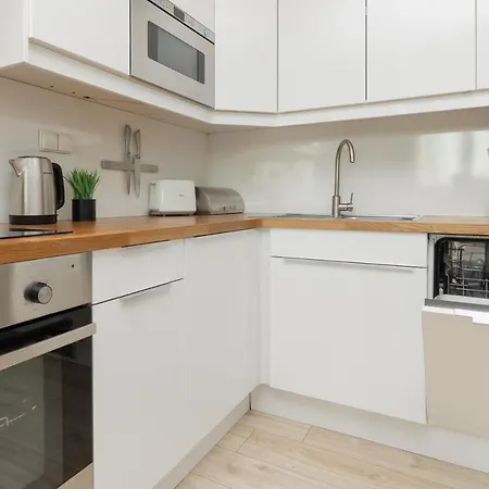 Symboliczna With Balcony & Parking By Renters *